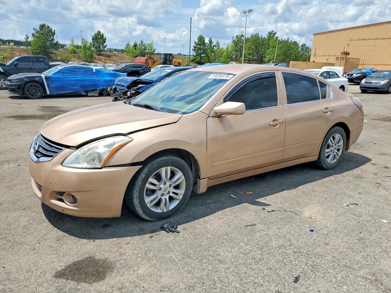 Salvage Nissan Altima Image