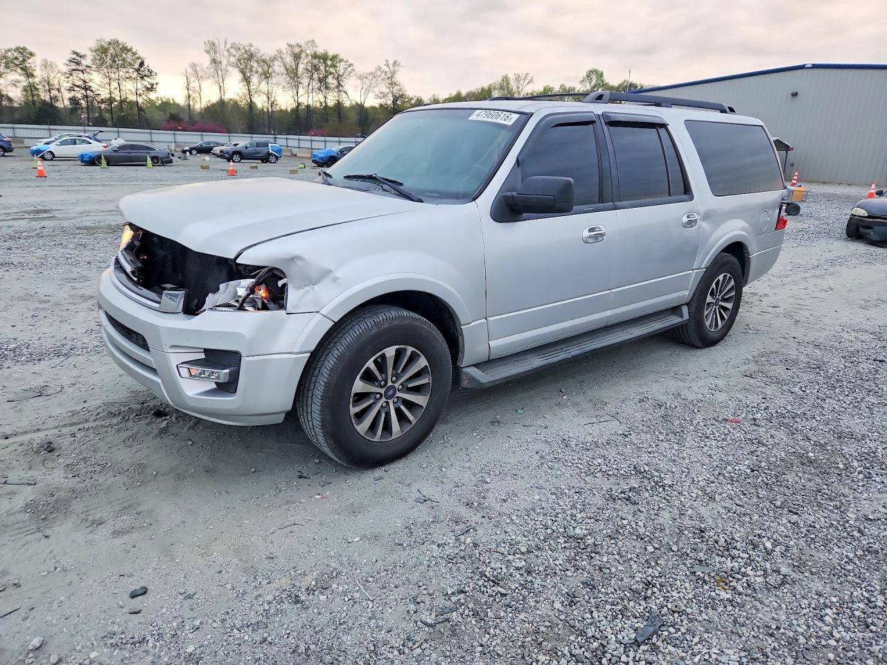 Salvage Ford Expedition Image