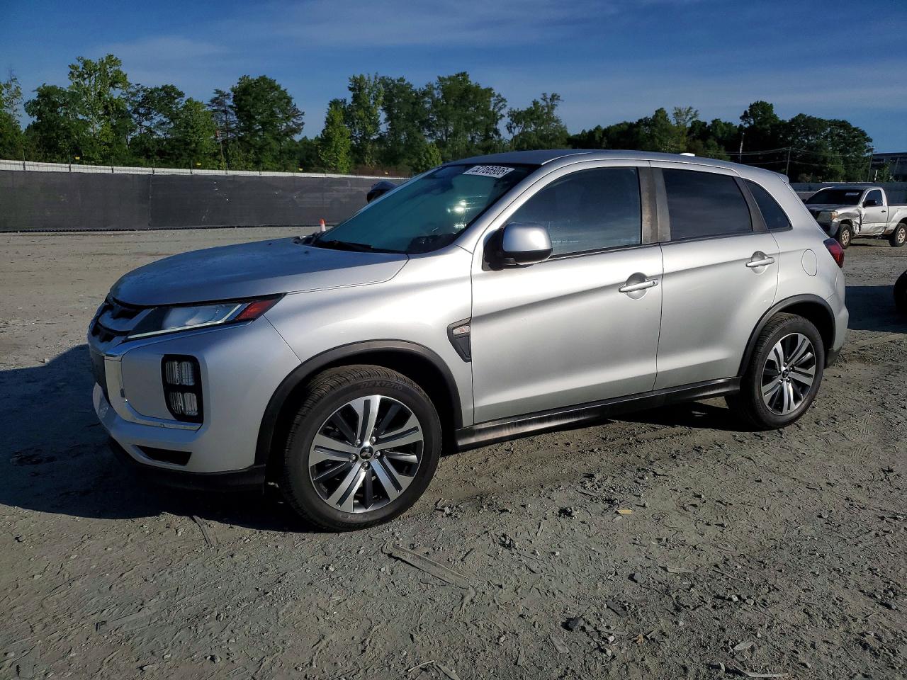 Salvage Mitsubishi Outlander Image