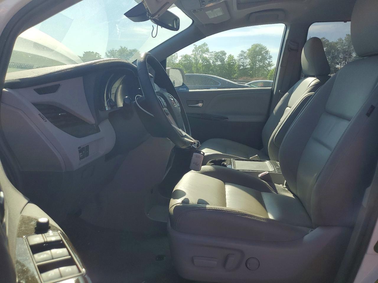 Toyota Sienna Xle 7-passenger