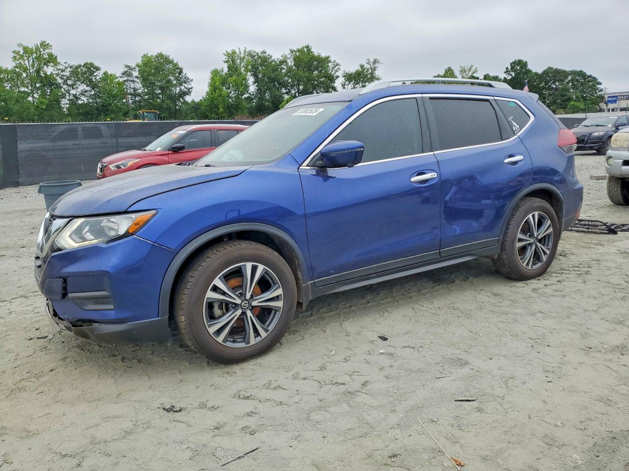 Salvage Nissan Rogue Image