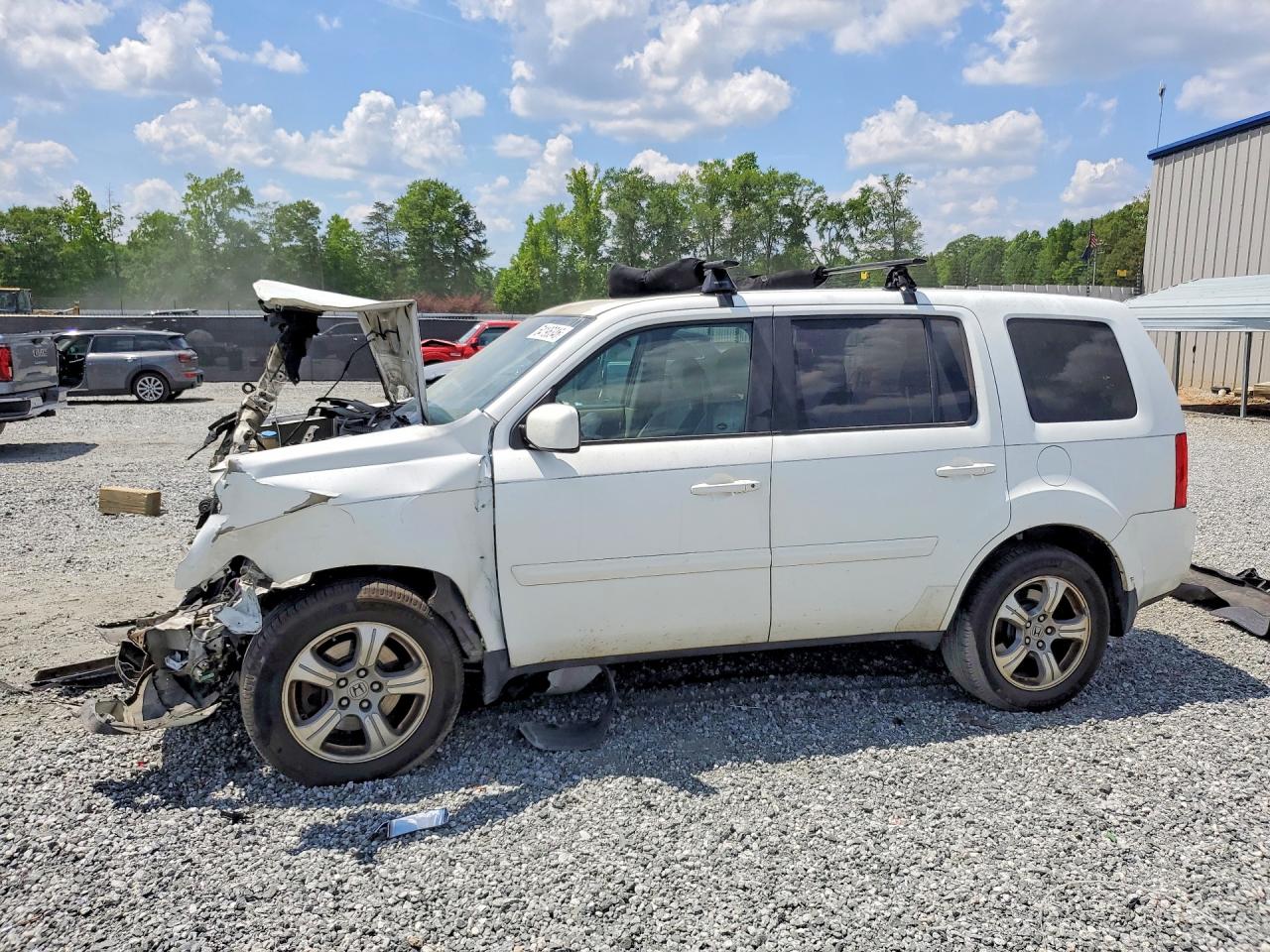 Salvage Honda Pilot Image