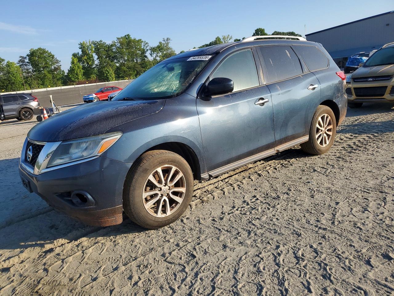 Salvage Nissan Pathfinder Image