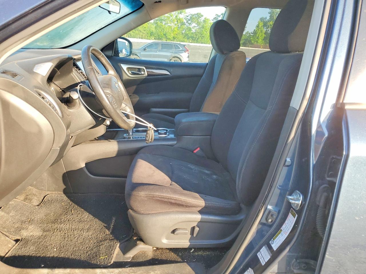Nissan Pathfinder S