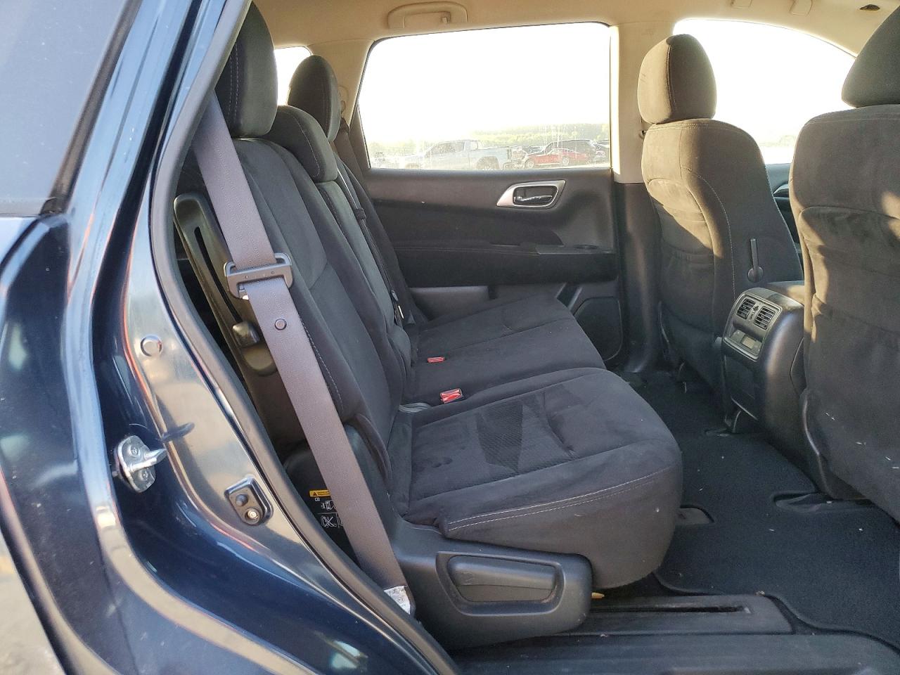 Nissan Pathfinder S
