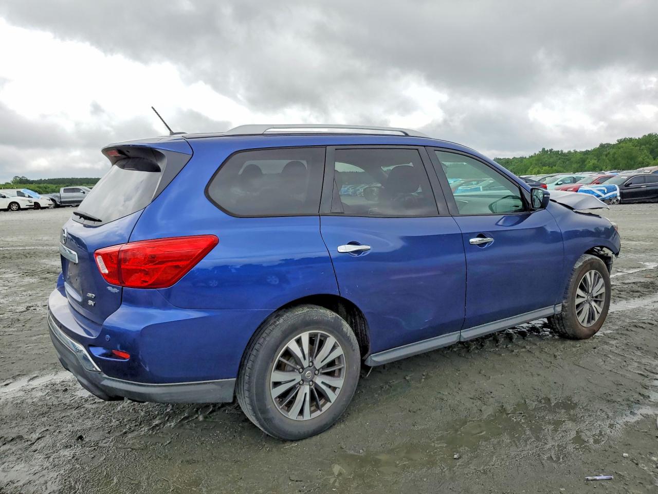 Nissan Pathfinder Sv