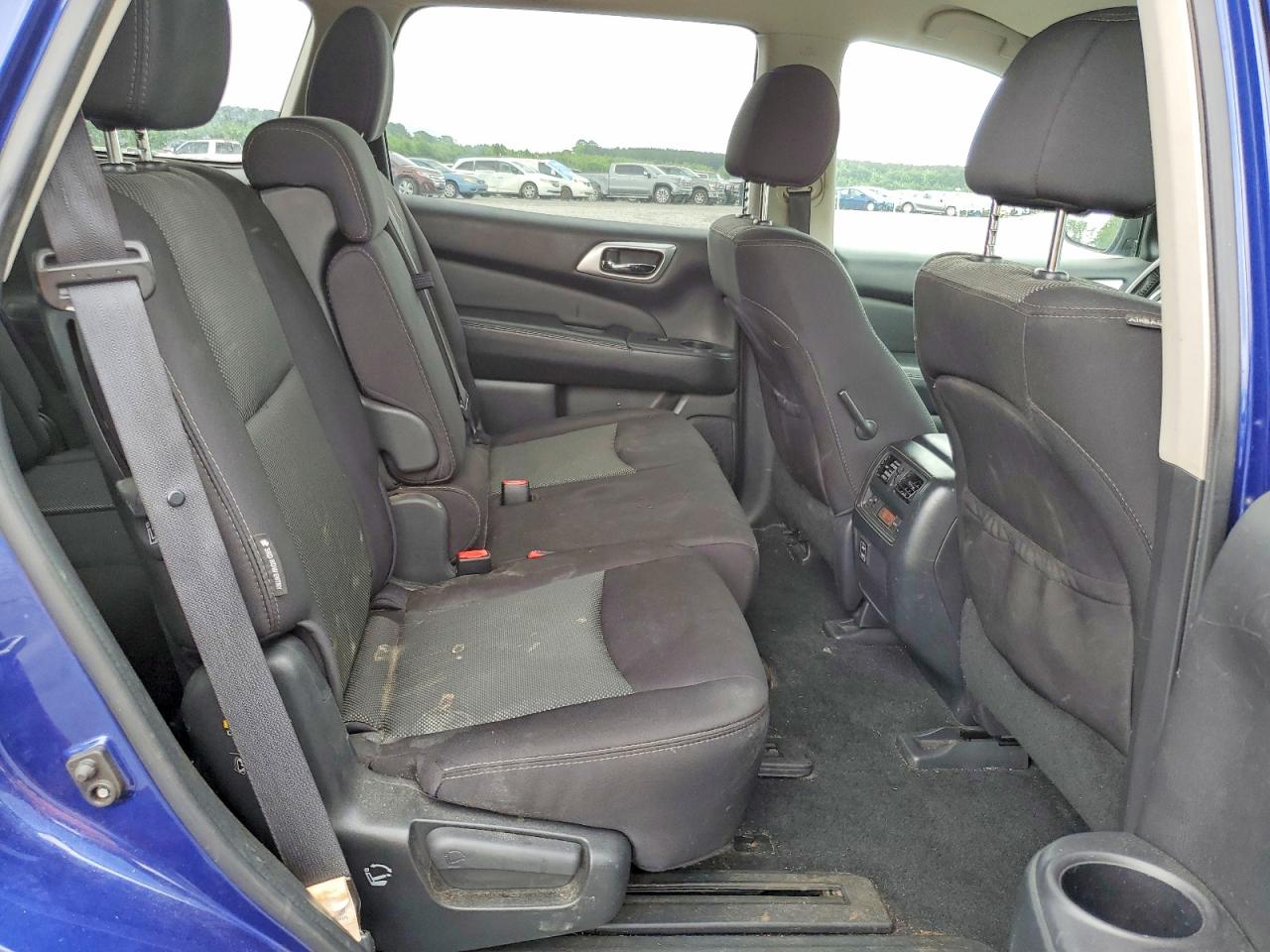 Nissan Pathfinder Sv
