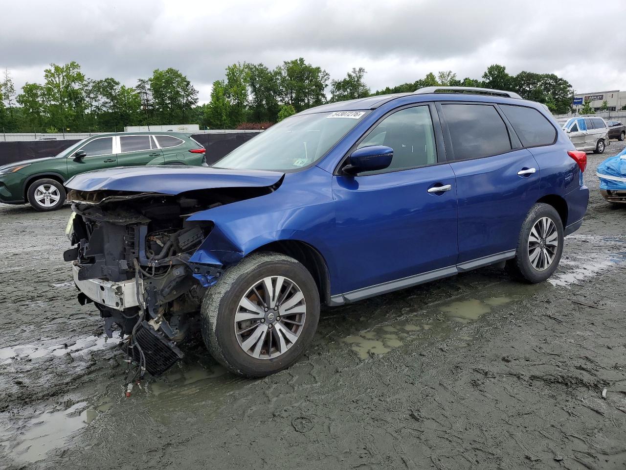 Salvage Nissan Pathfinder Image