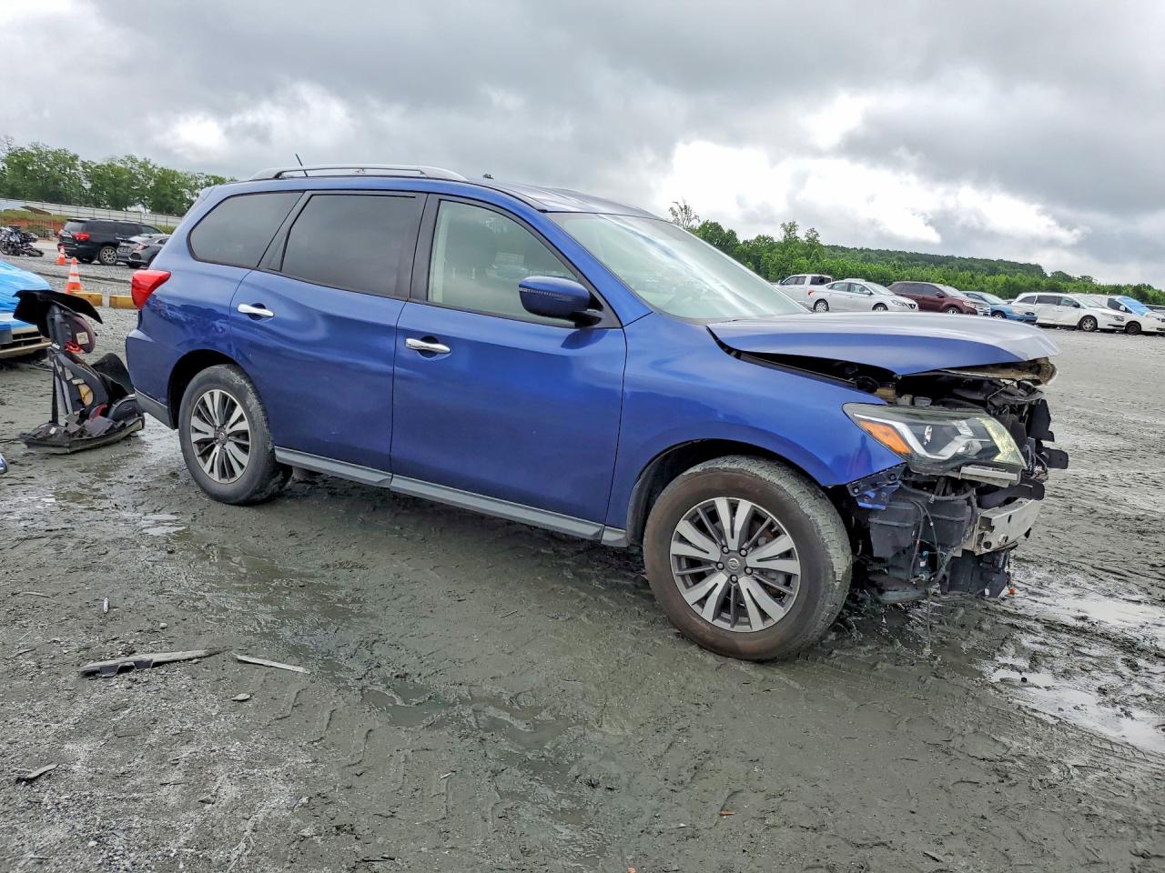 Nissan Pathfinder Sv