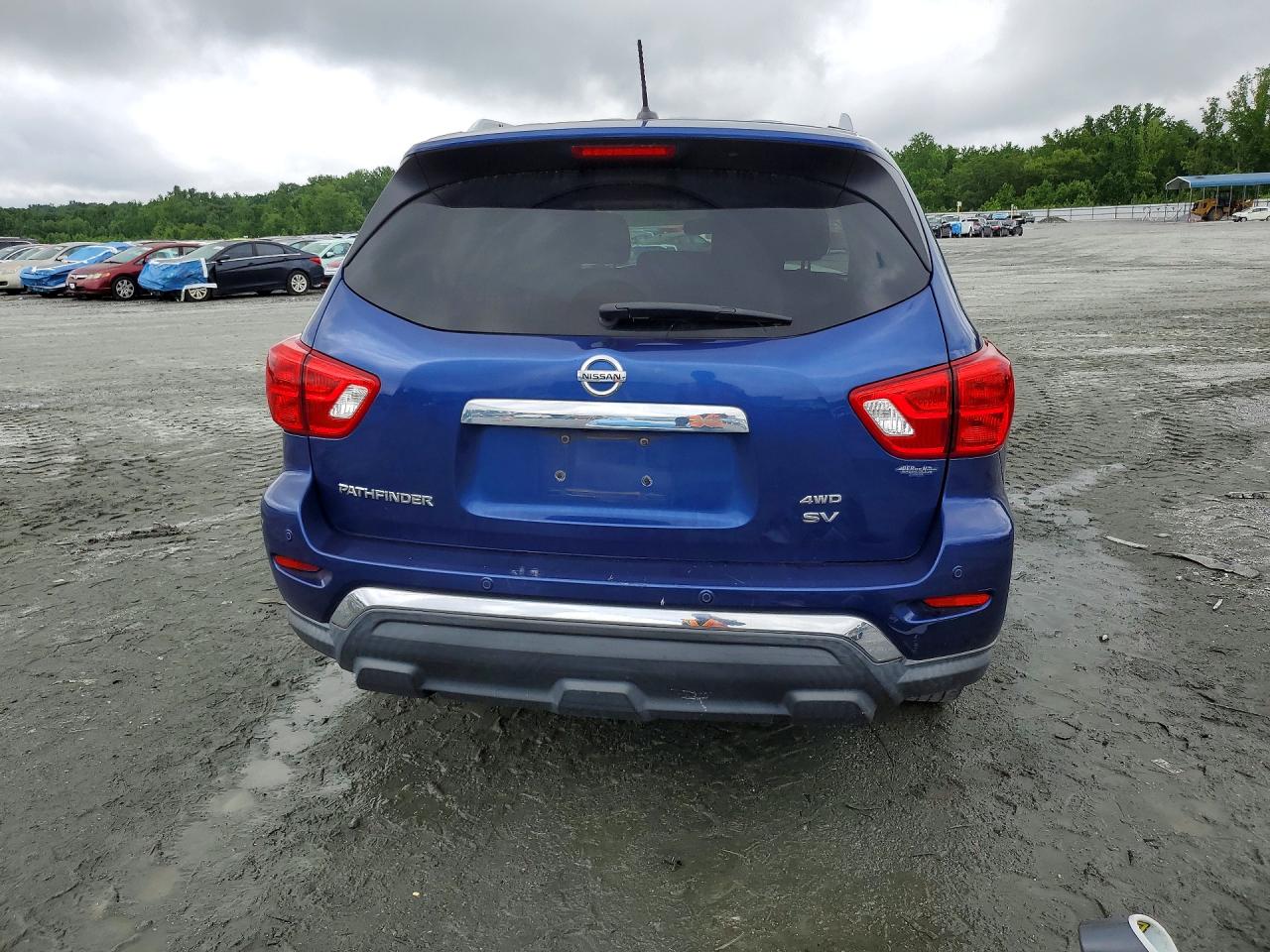 Nissan Pathfinder Sv