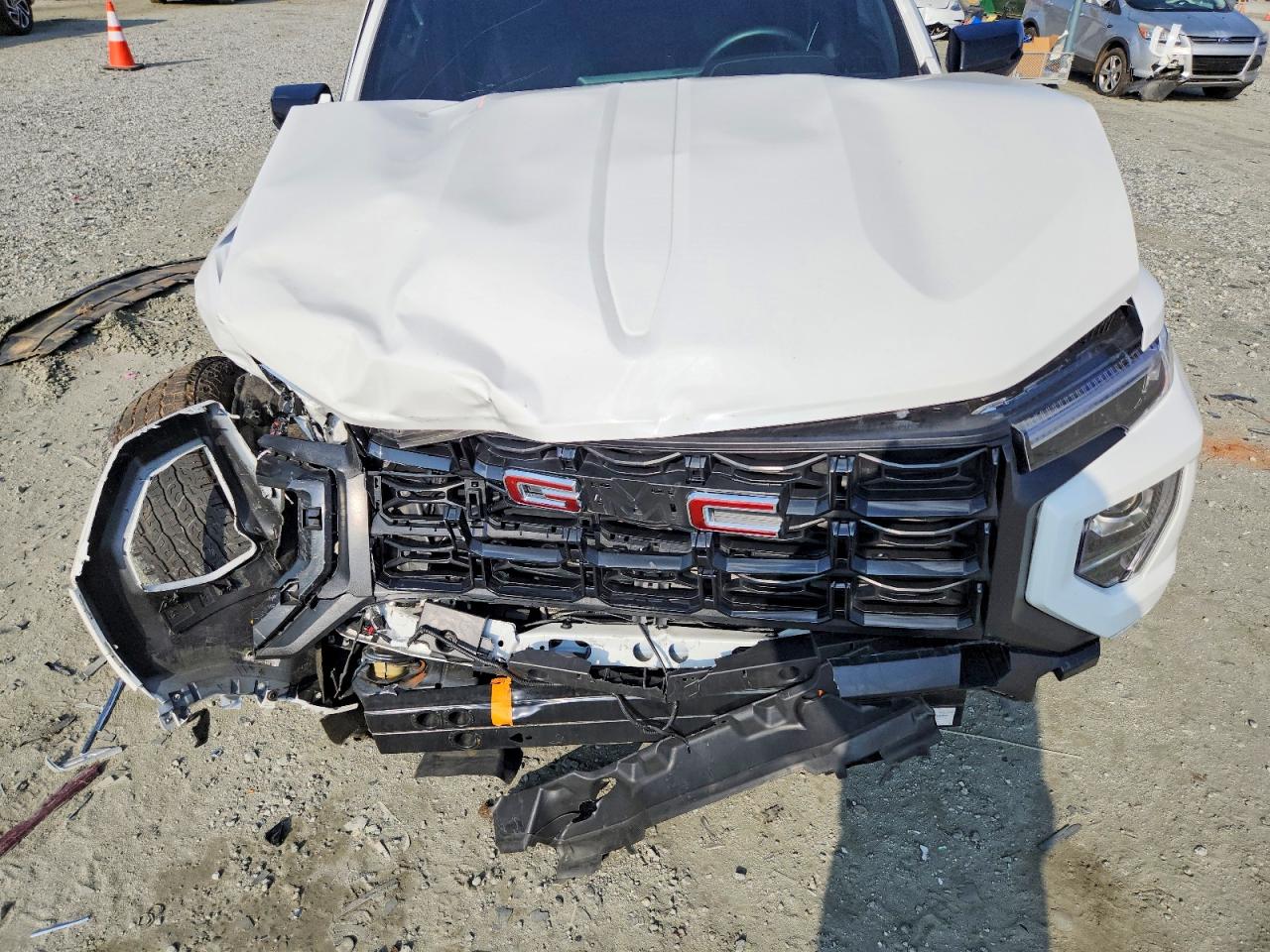 GMC Canyon Elevation