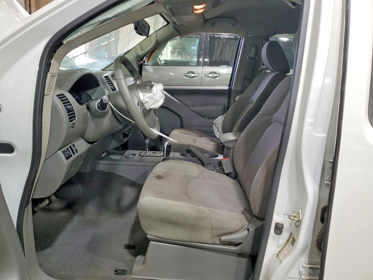 Nissan Frontier Sv