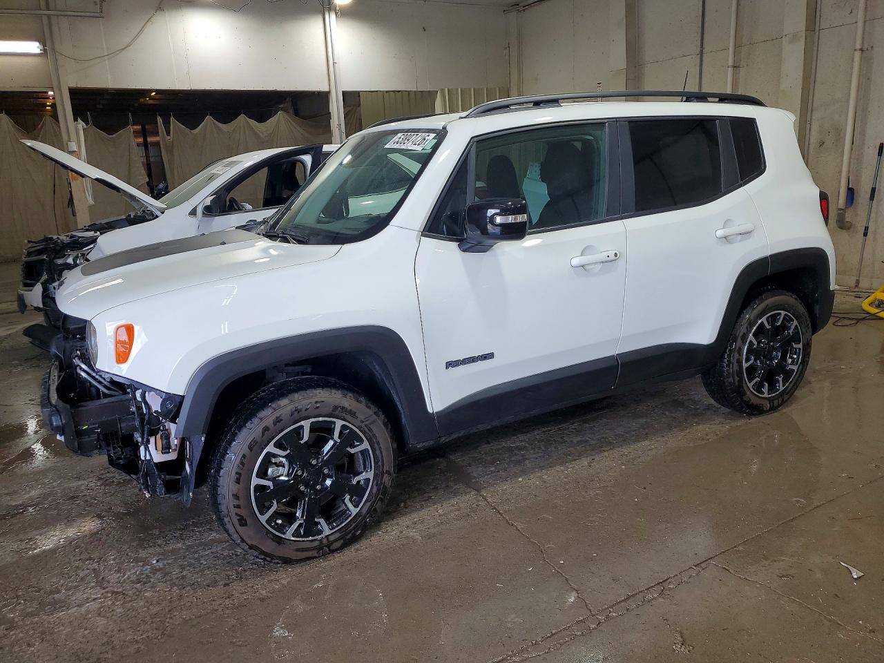 Salvage Jeep Renegade Image
