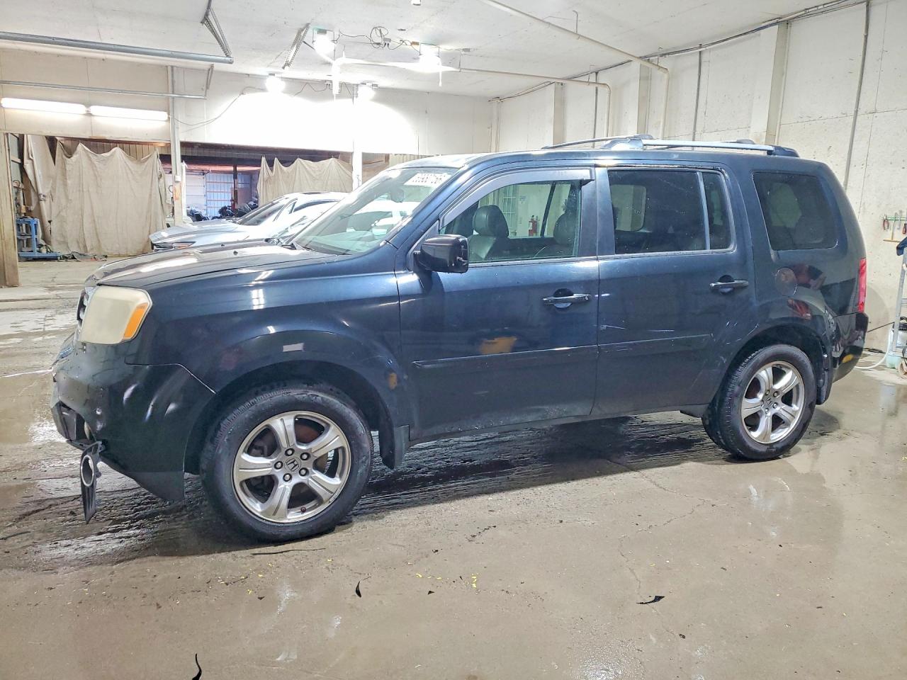 Salvage Honda Pilot Image