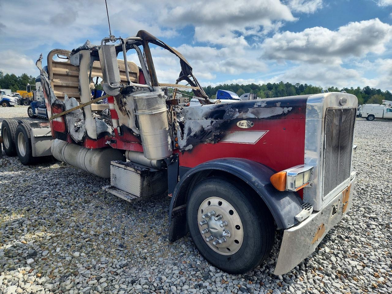 Salvage Peterbilt 379 Image