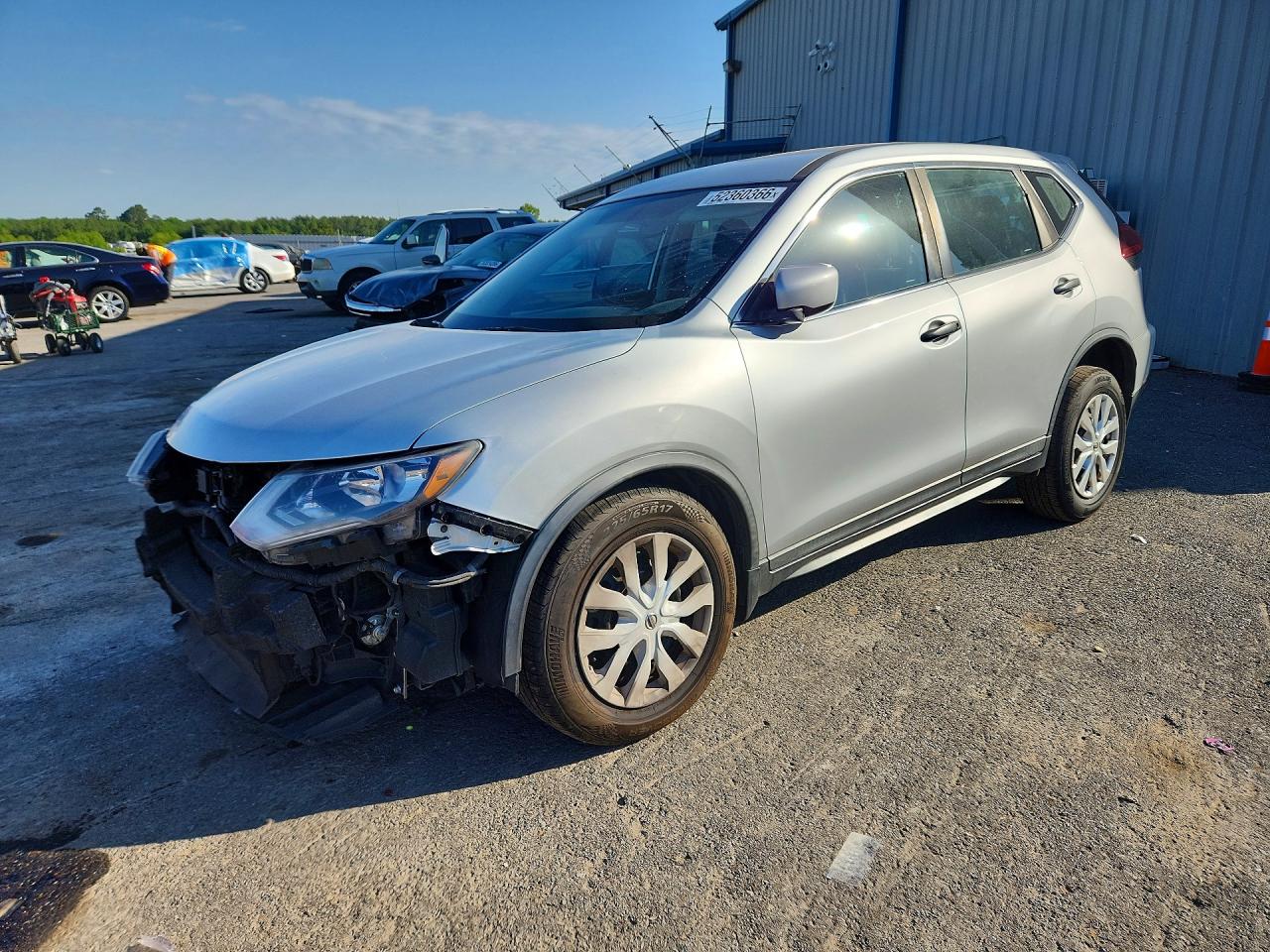 Salvage Nissan Rogue Image