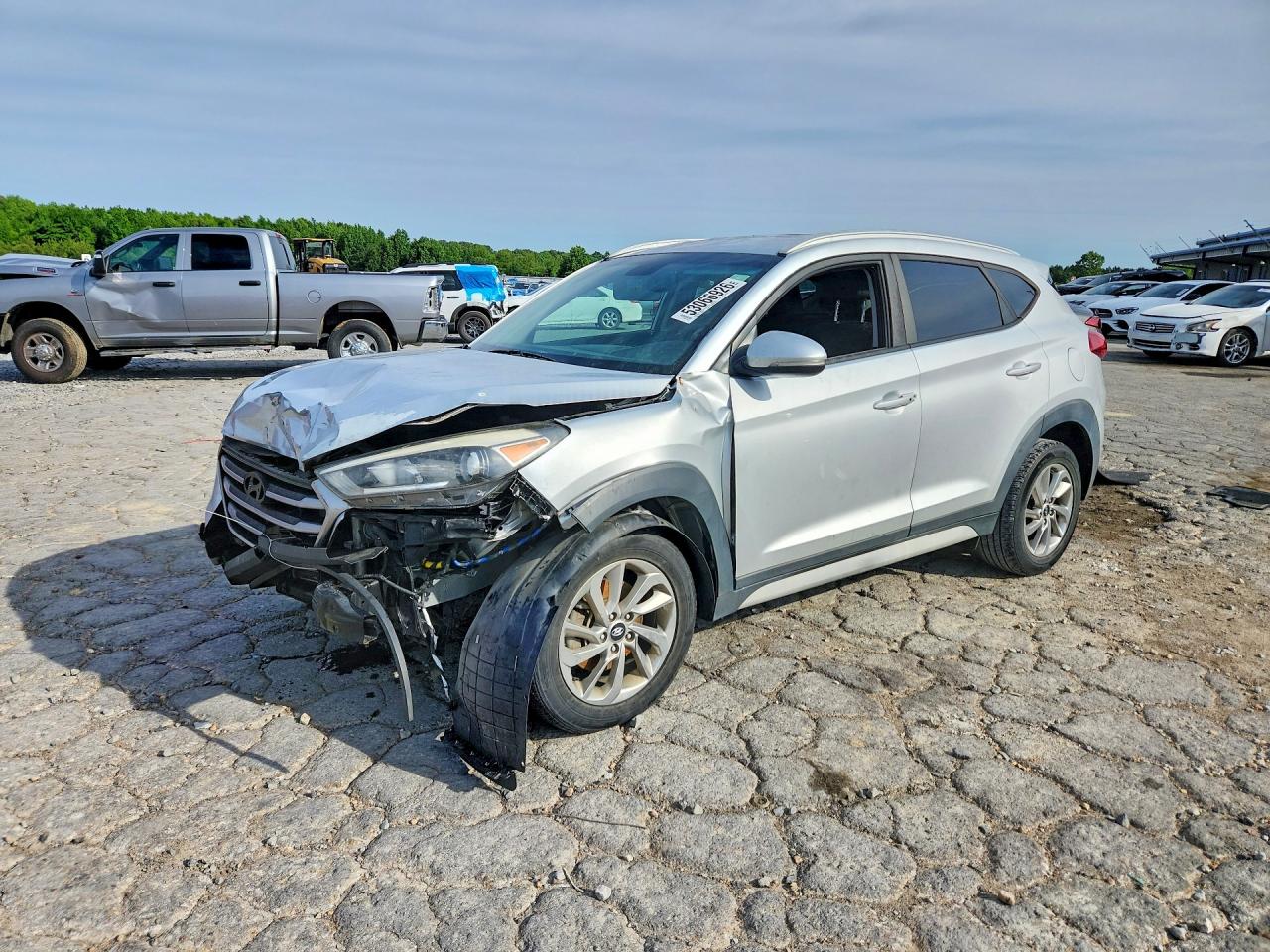 Salvage Hyundai TUCSON Image