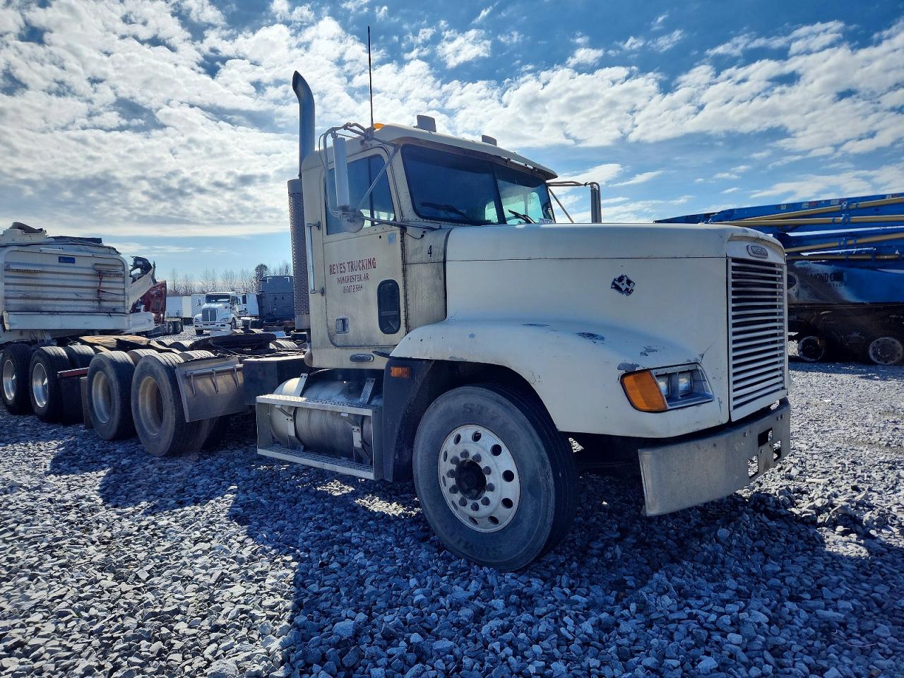 Salvage Freigliner Conventional Image