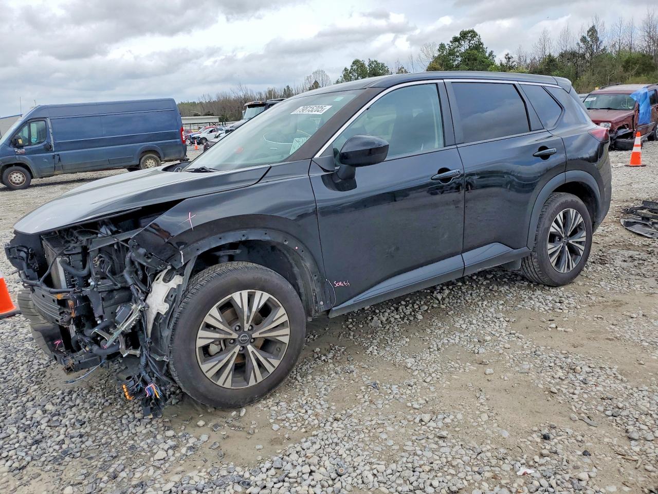 Salvage Nissan Rogue Image