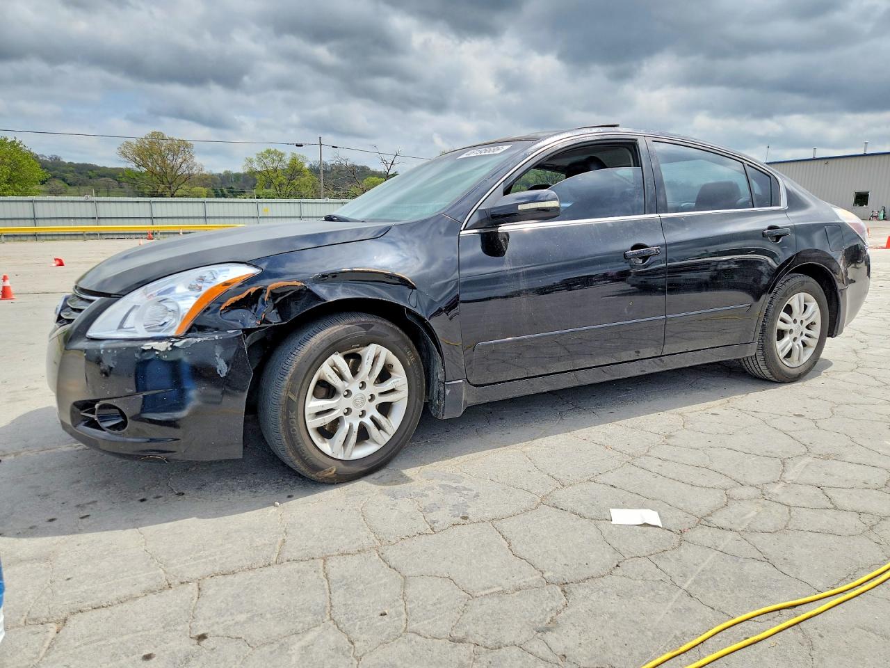 Salvage Nissan Altima Image