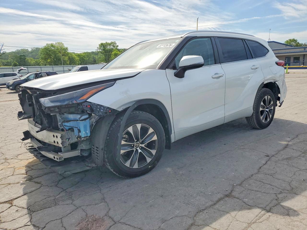 Salvage Toyota Highlander Image