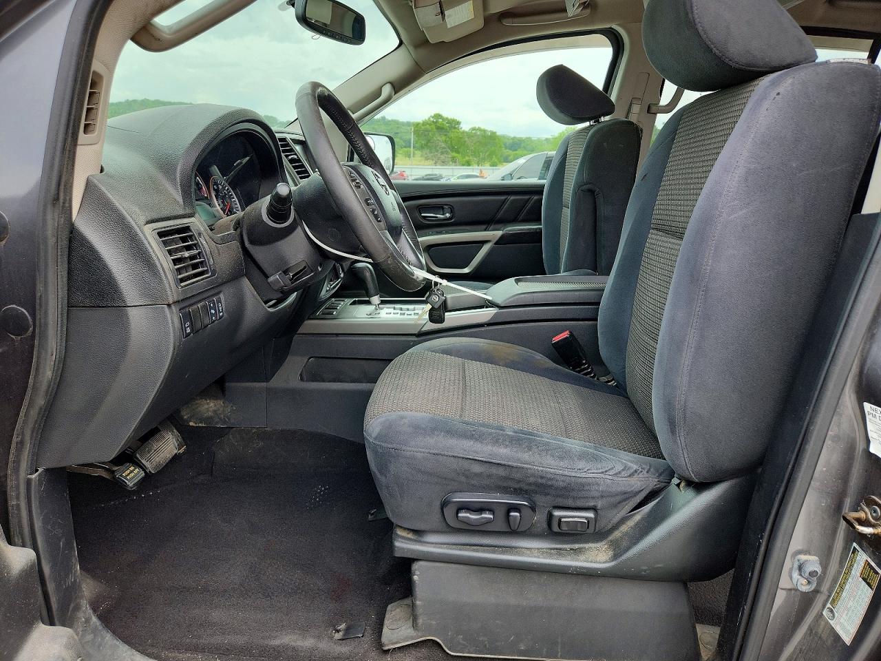 Nissan Armada Sv