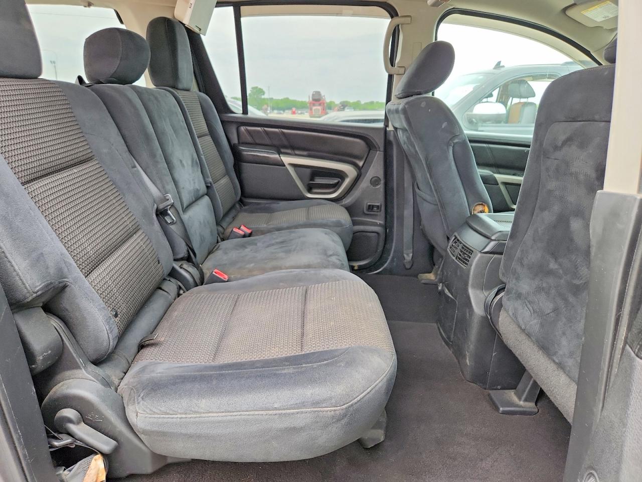 Nissan Armada Sv