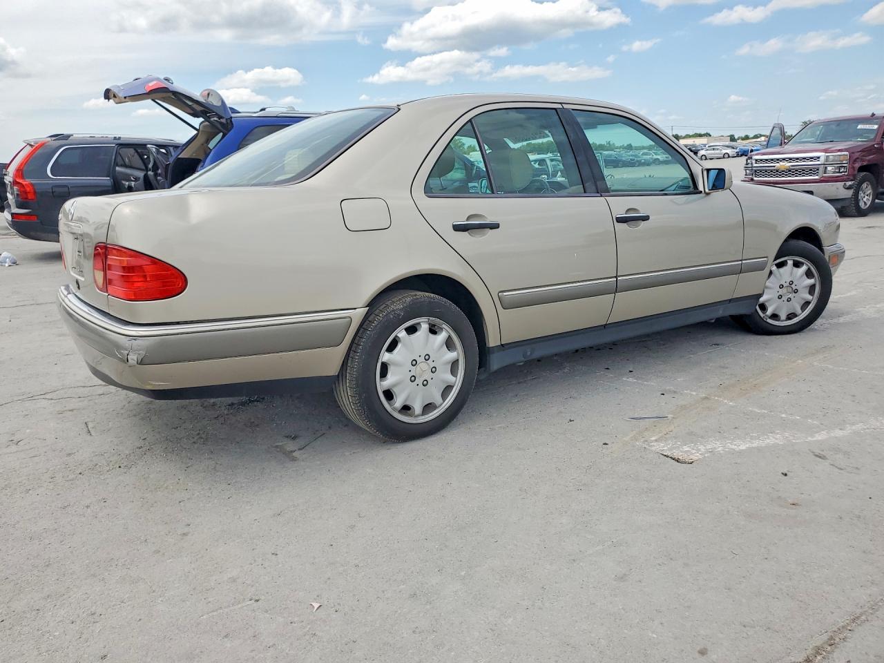 Mercedes-Benz E-Class 320