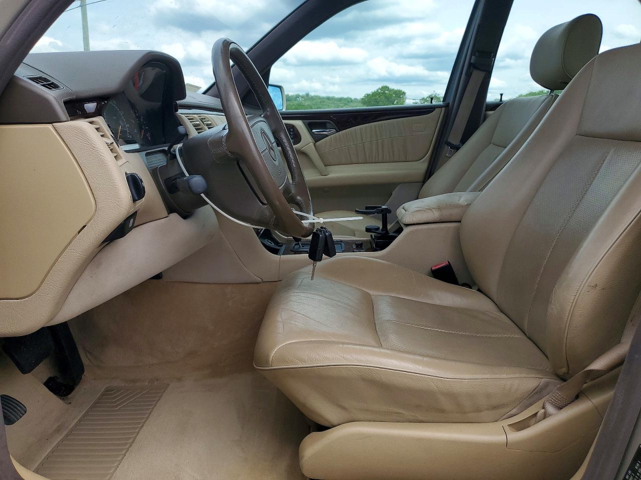 Mercedes-Benz E-Class 320