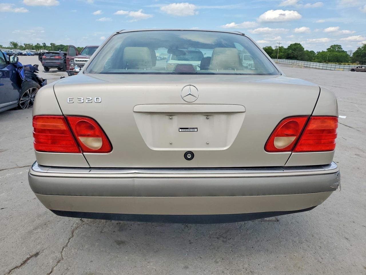 Mercedes-Benz E-Class 320