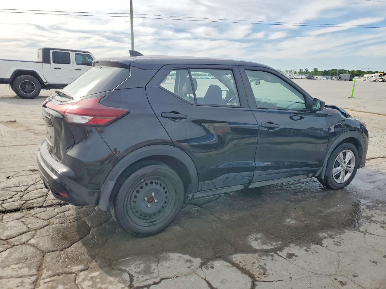 Nissan Kicks S