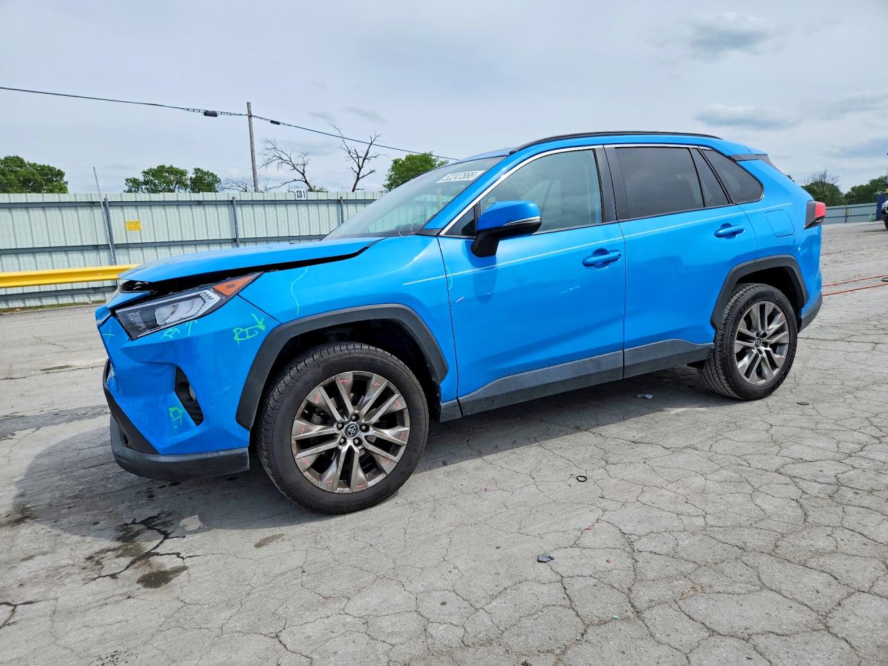 Salvage Toyota RAV4 Image