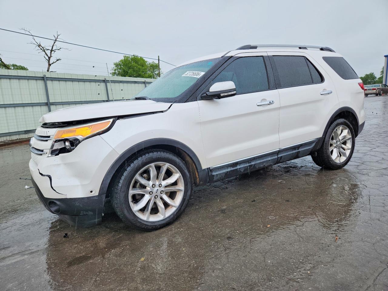 Salvage Ford Explorer Image