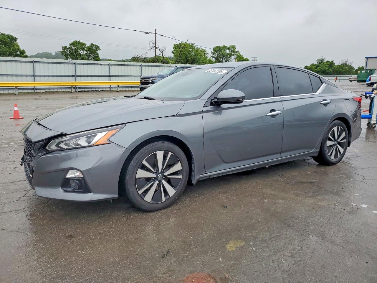 Salvage Nissan Altima Image