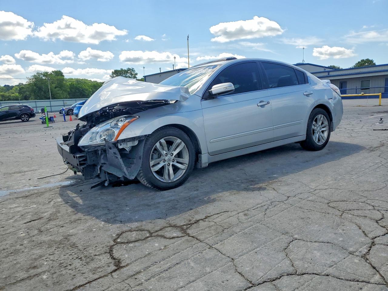 Salvage Nissan Altima Image
