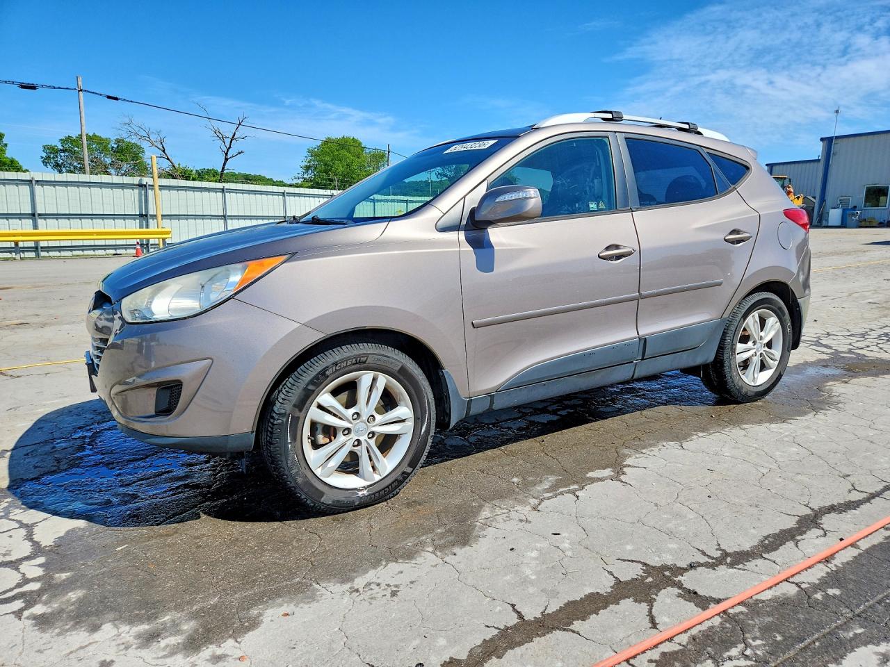 Salvage Hyundai TUCSON Image