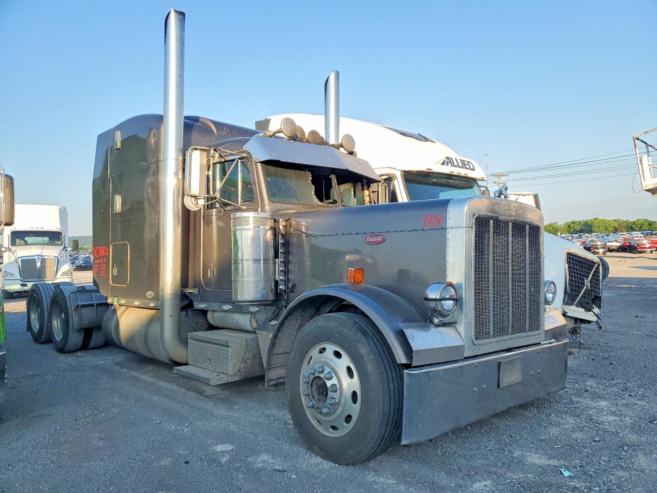 Salvage Peterbilt 379 Image