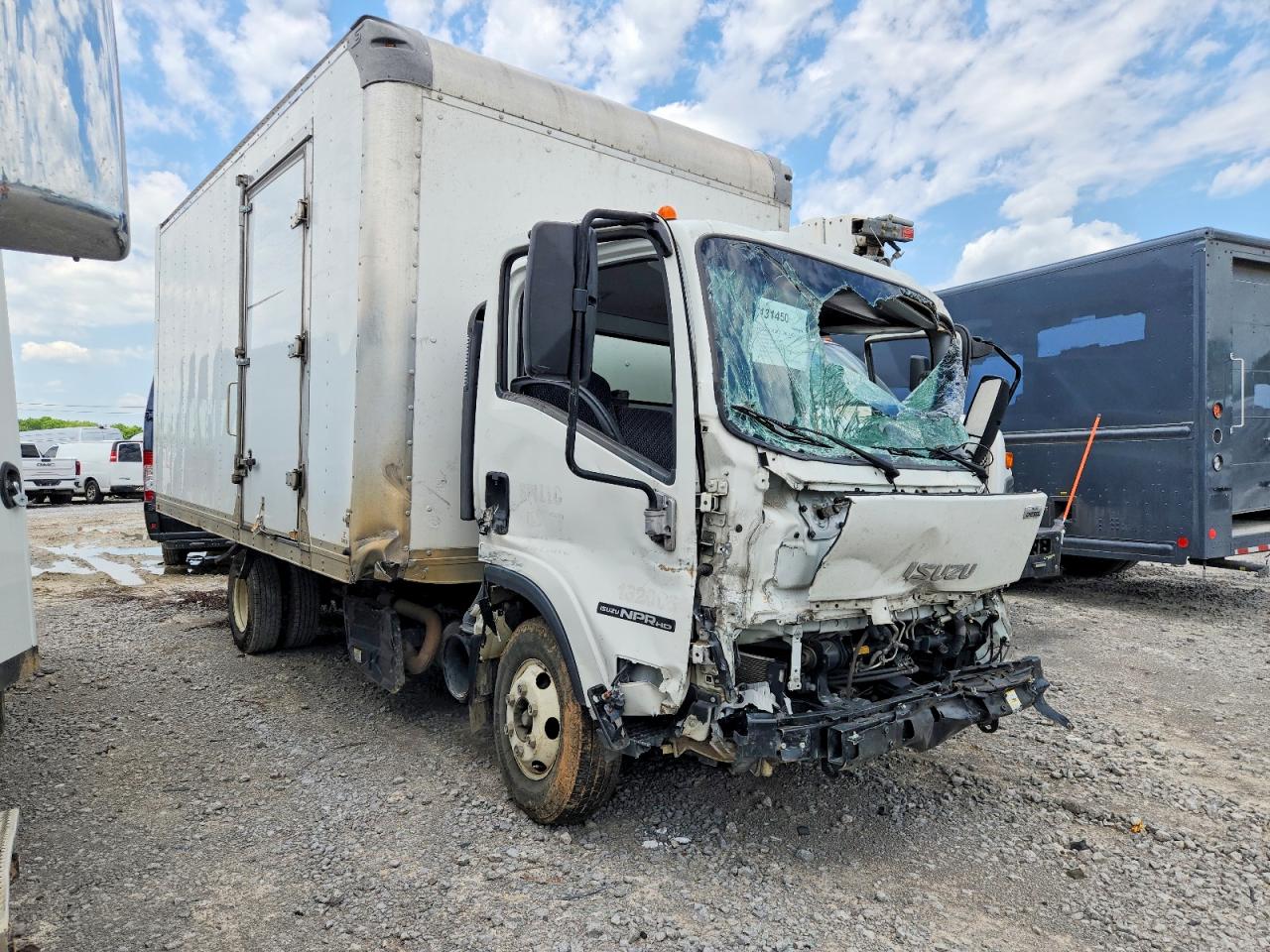 Salvage Isuzu Npr Image