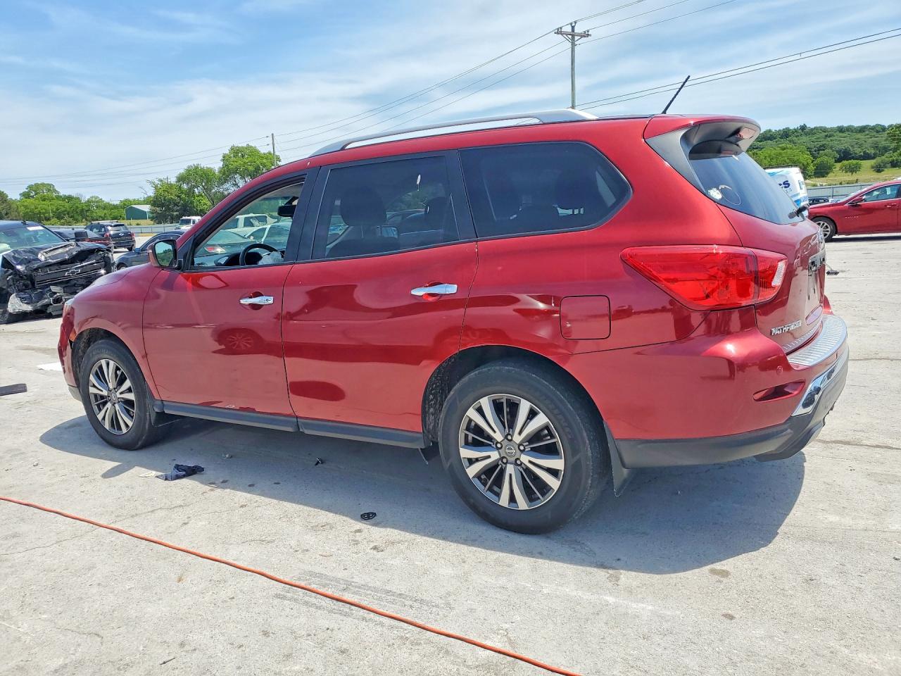 Nissan Pathfinder Sv
