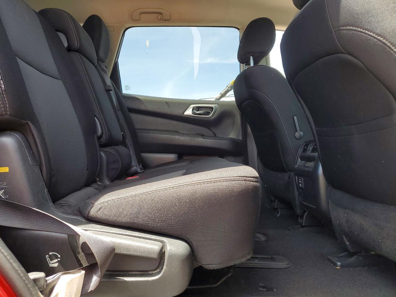 Nissan Pathfinder Sv