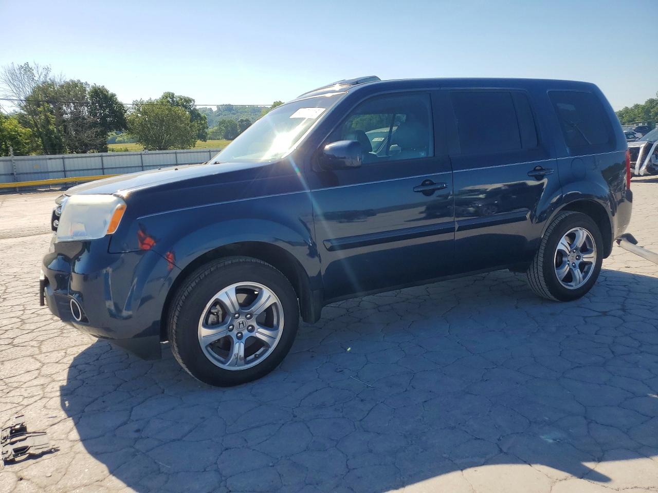 Salvage Honda Pilot Image