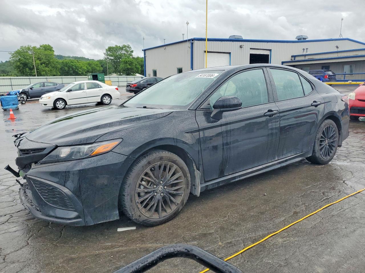Salvage Toyota Camry Image