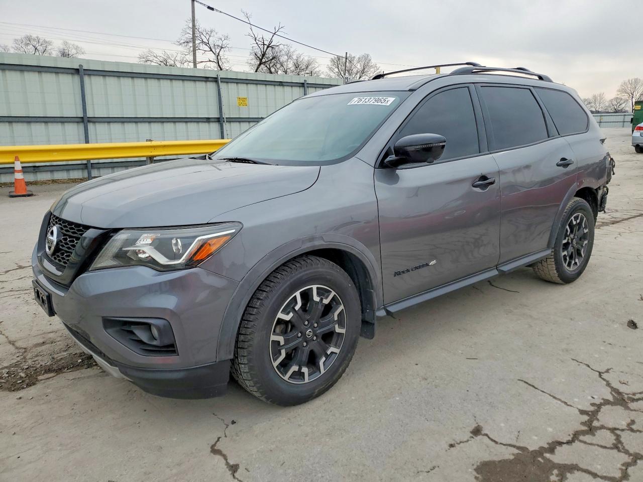 Salvage Nissan Pathfinder Image