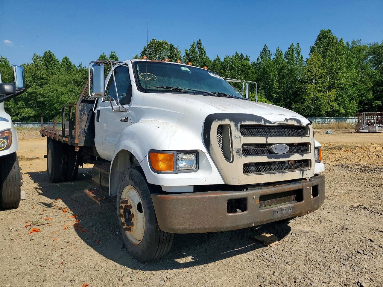 Salvage Ford F-650 Image