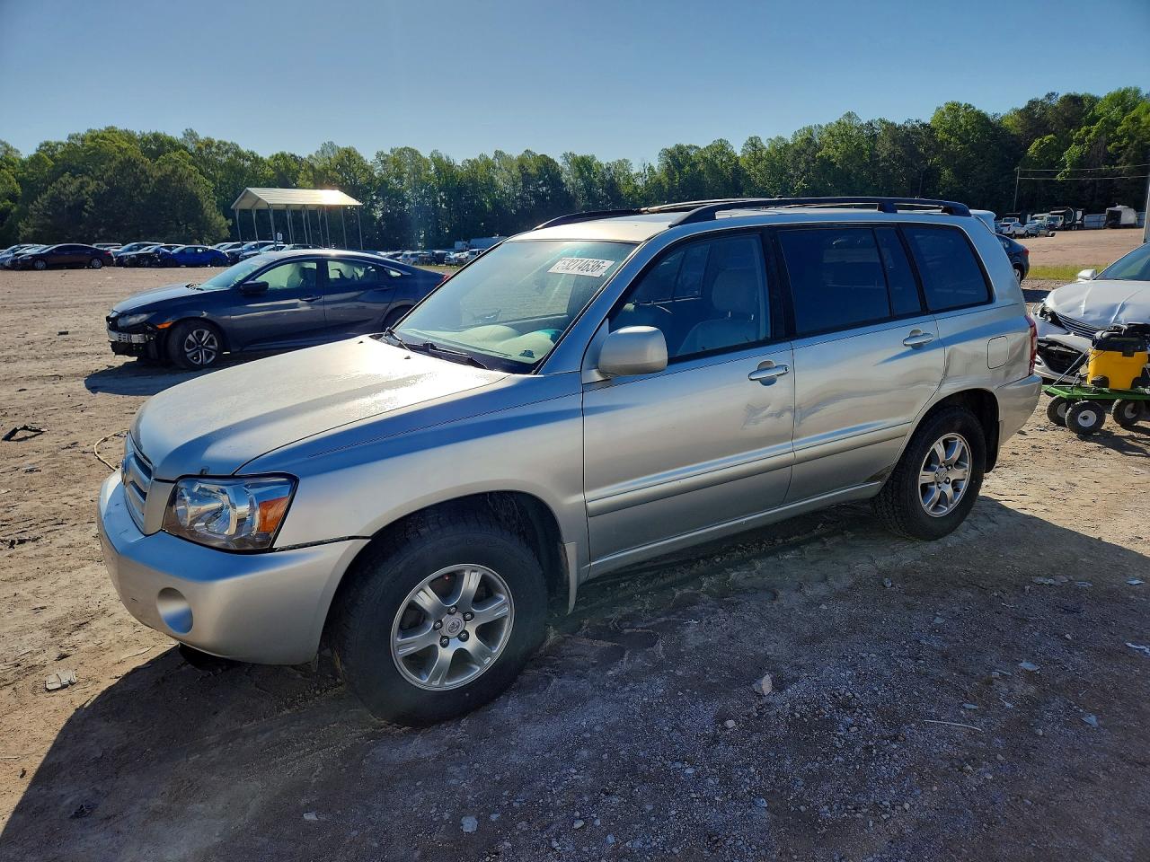 Salvage Toyota Highlander Image