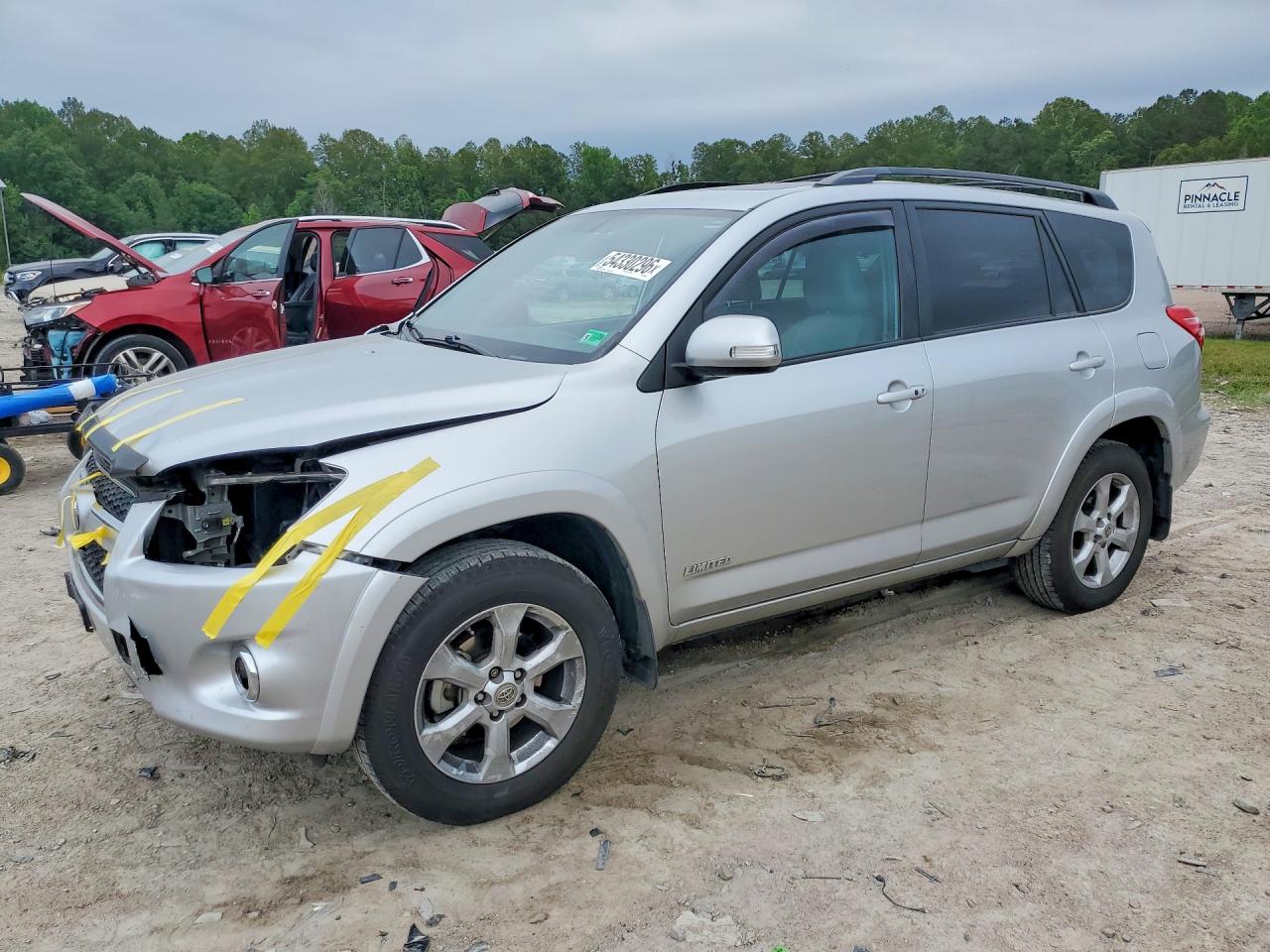 Salvage Toyota RAV4 Image