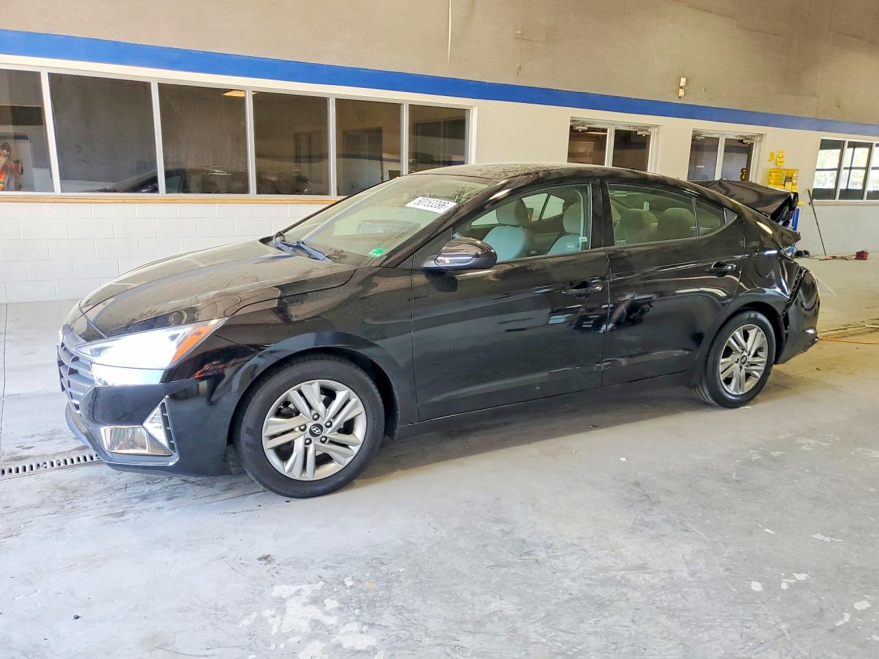Salvage Hyundai ELANTRA Image