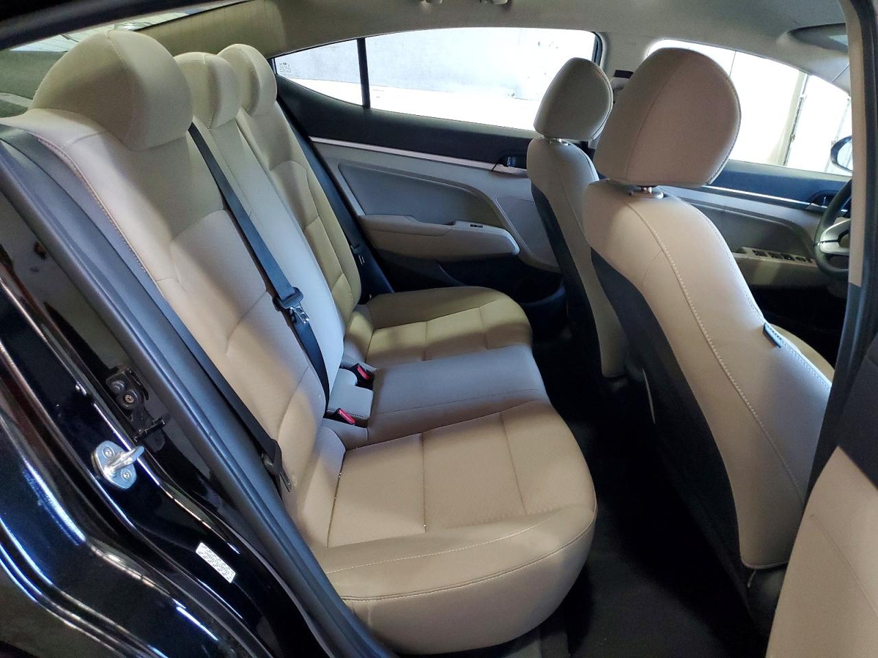 Hyundai ELANTRA Sel