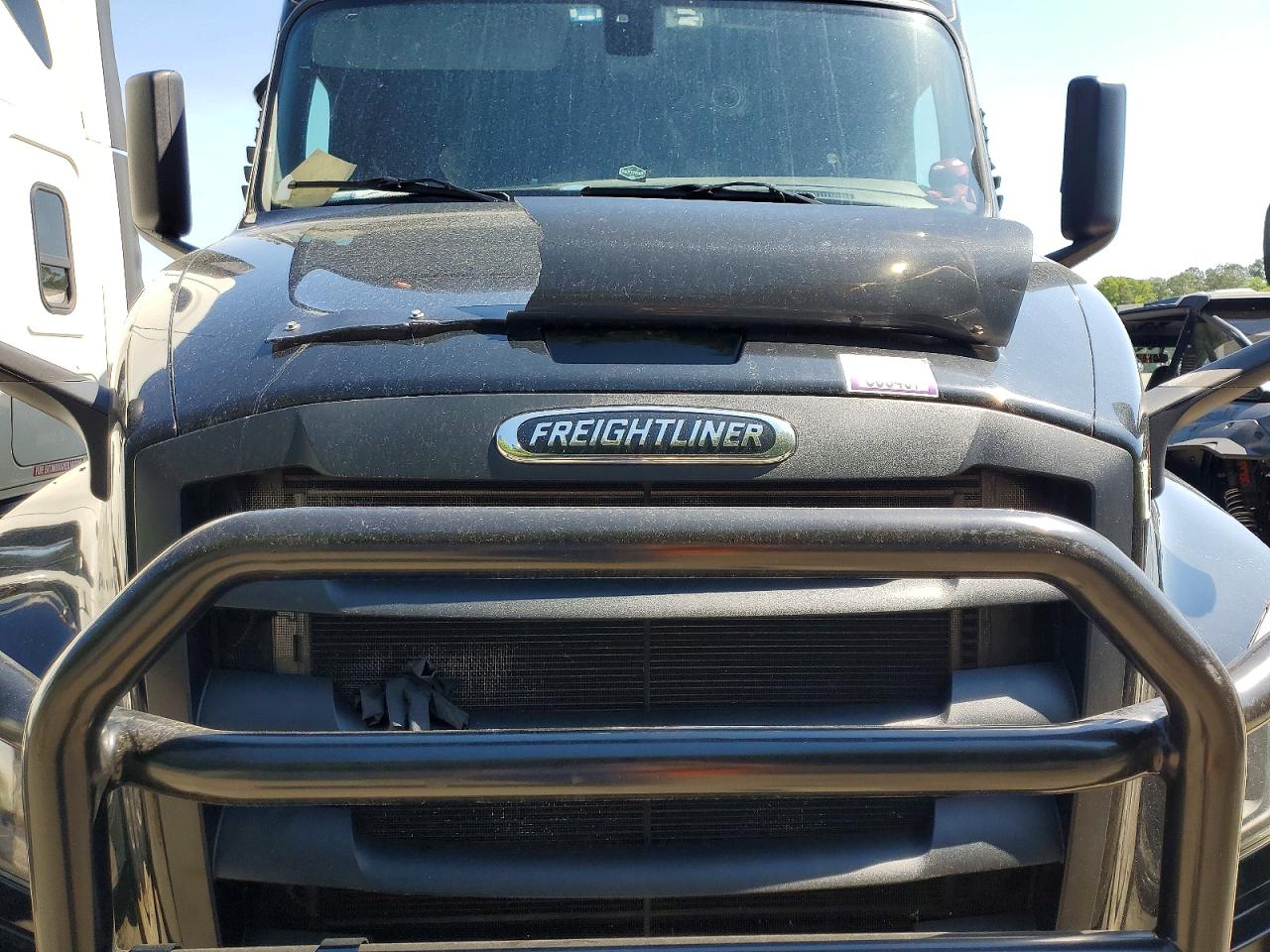 Freigliner Cascadia 126
