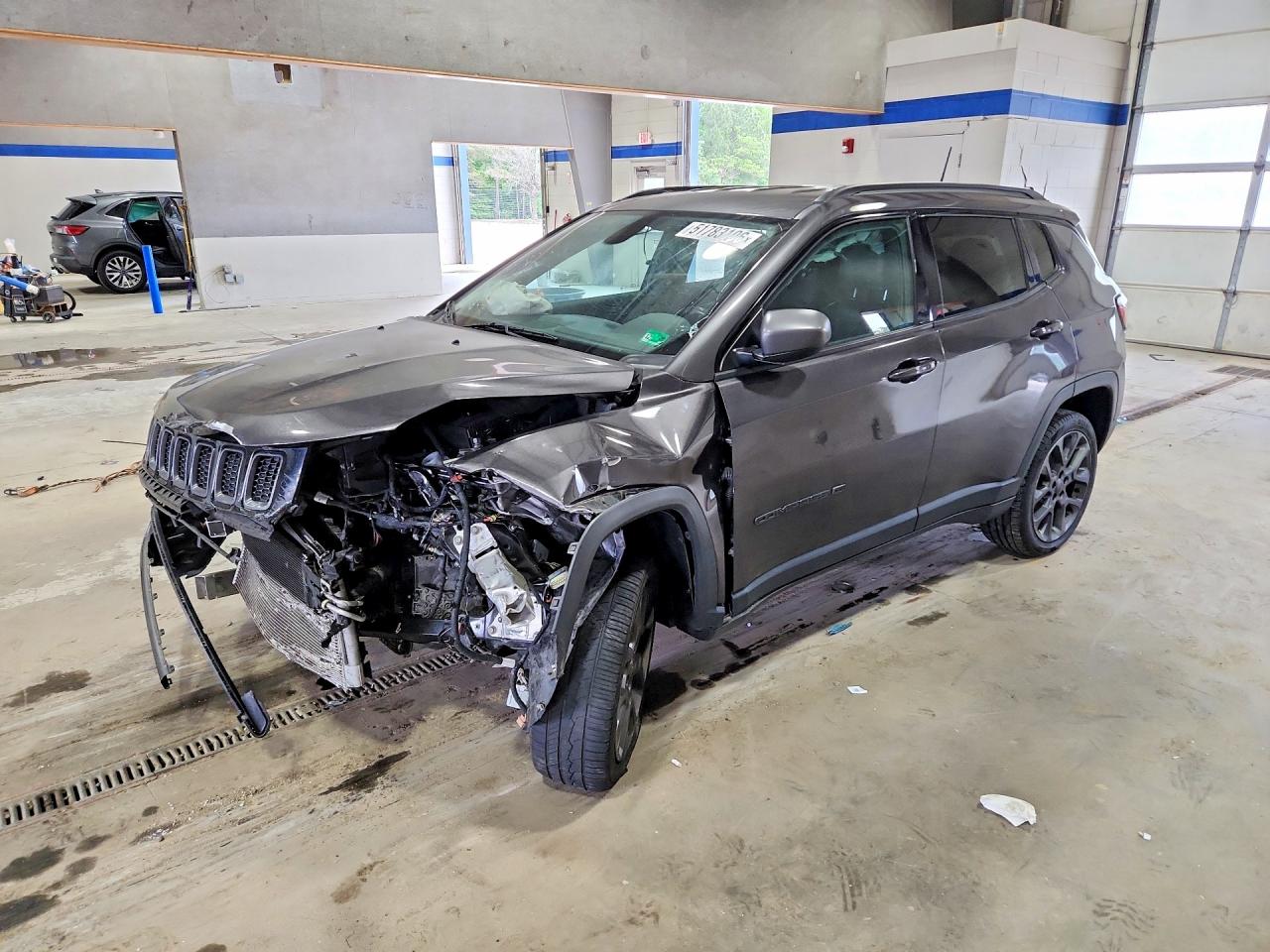 Salvage Jeep Compass Image